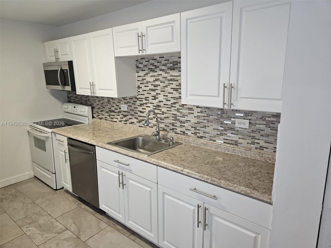 7135 Collins Ave, Unit 1011, Miami Beach, FL 33141 Photo