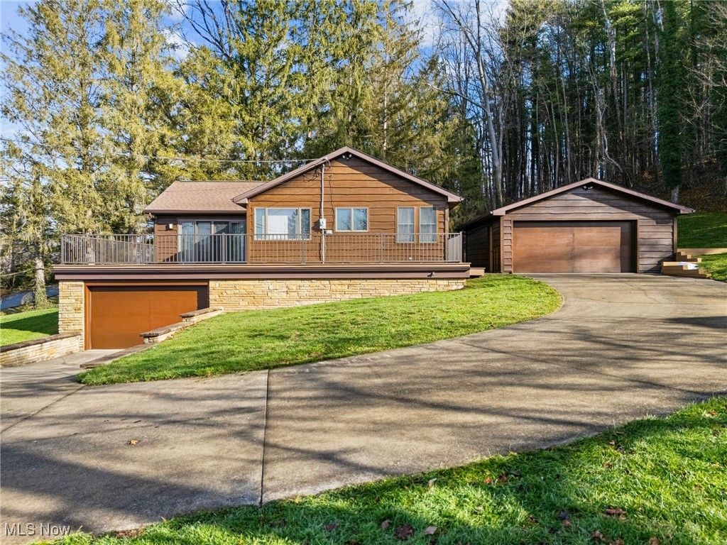 9480 Lakewood Drive Ne, Mineral City, OH 44656 Main Photo