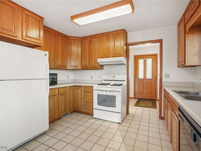 9480 Lakewood Drive NE, Mineral City, OH 44656 Photo 18