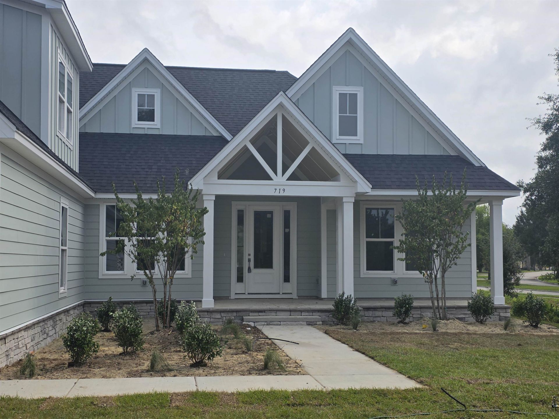 719 Daisy Bank Circle Photo 4