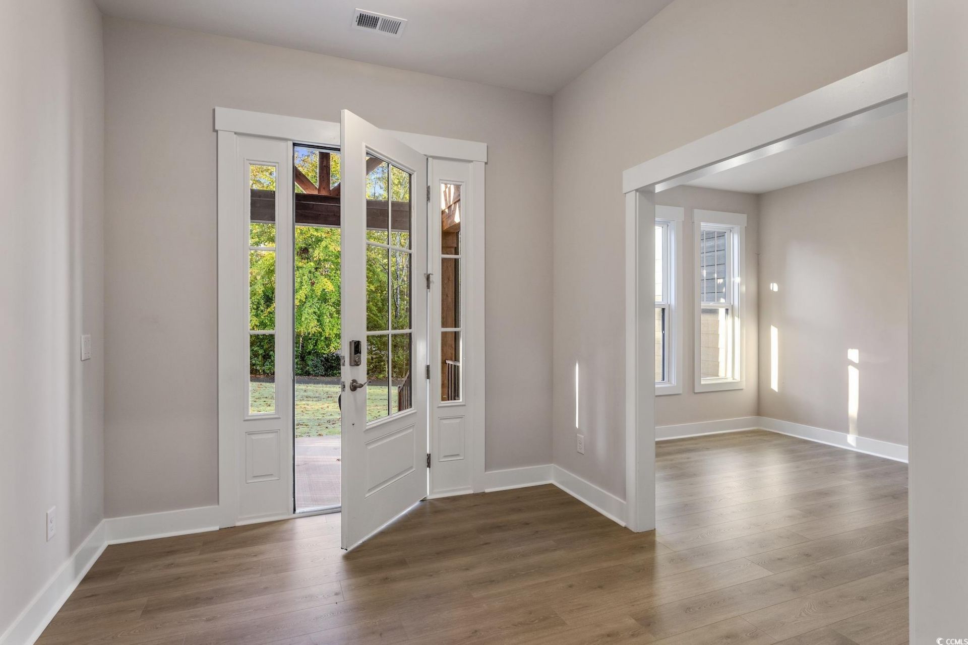 719 Daisy Bank Circle Photo 6