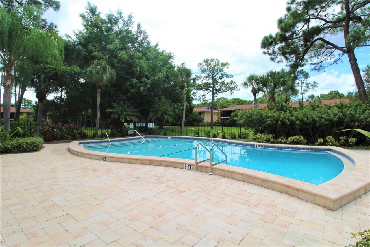 942 La Costa Circle, Unit 3, Sarasota, FL 34237 Photo
