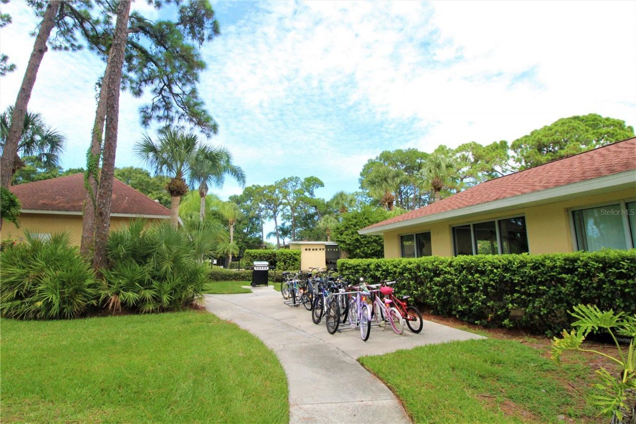 942 La Costa Circle, Unit 3, Sarasota, FL 34237 Photo