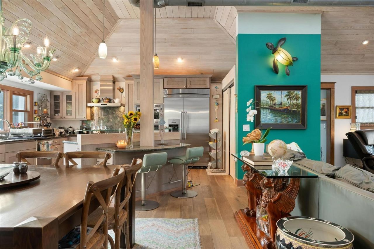 213 Oak Avenue, Anna Maria, FL 34216 Photo