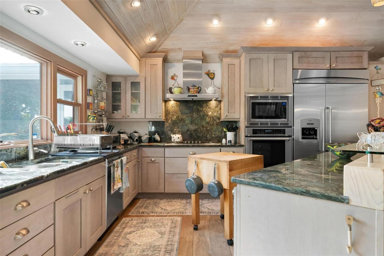 213 Oak Avenue, Anna Maria, FL 34216 Photo