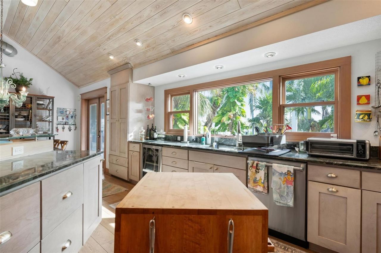 213 Oak Avenue, Anna Maria, FL 34216 Photo