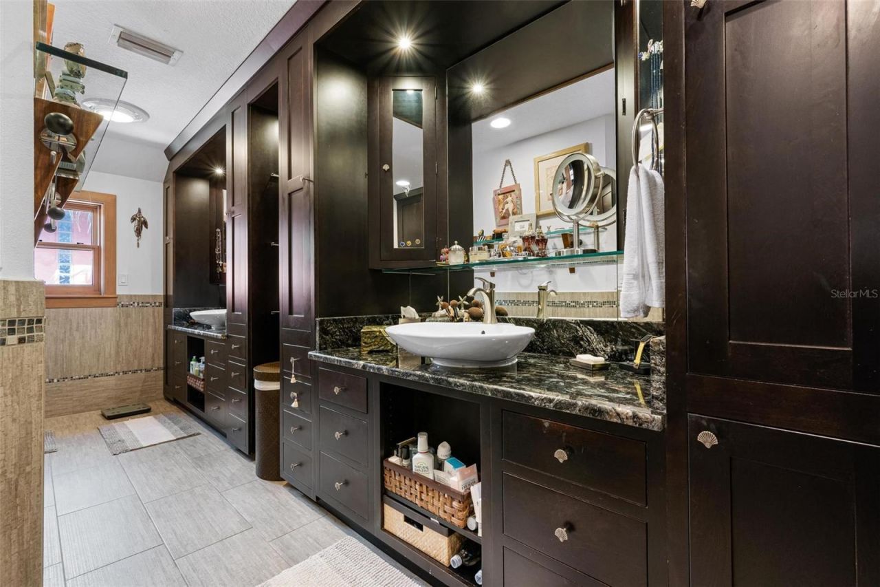 213 Oak Avenue, Anna Maria, FL 34216 Photo