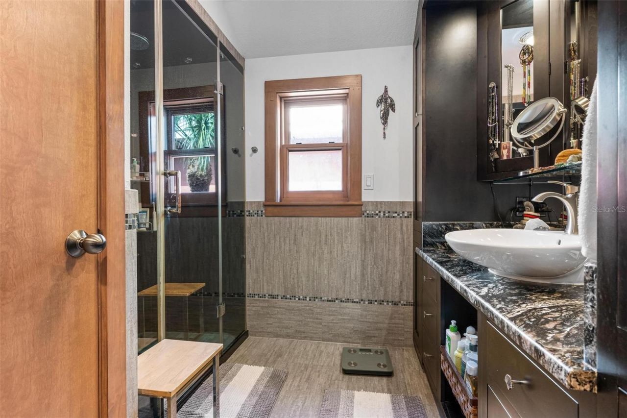 213 Oak Avenue, Anna Maria, FL 34216 Photo