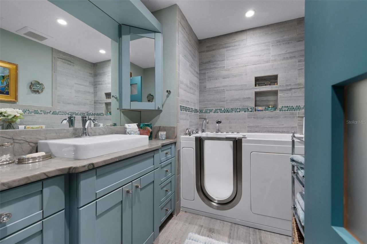 213 Oak Avenue, Anna Maria, FL 34216 Photo