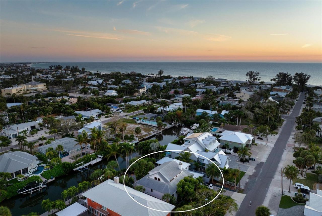 213 Oak Avenue, Anna Maria, FL 34216 Photo