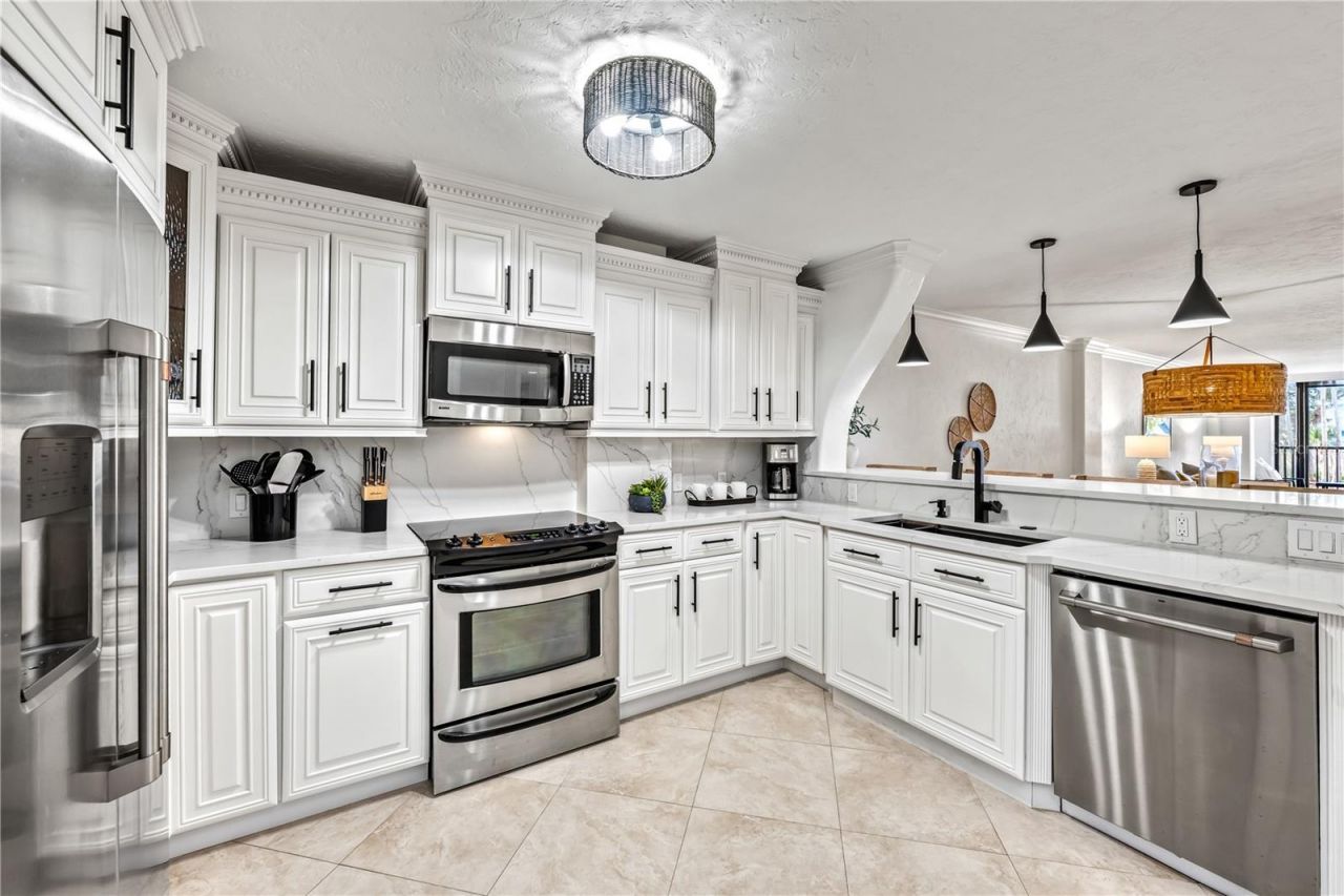 5880 Midnight Pass Road, Unit 210, Sarasota, FL 34242 Photo