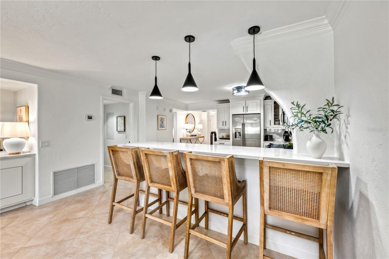 5880 Midnight Pass Road, Unit 210, Sarasota, FL 34242 Photo