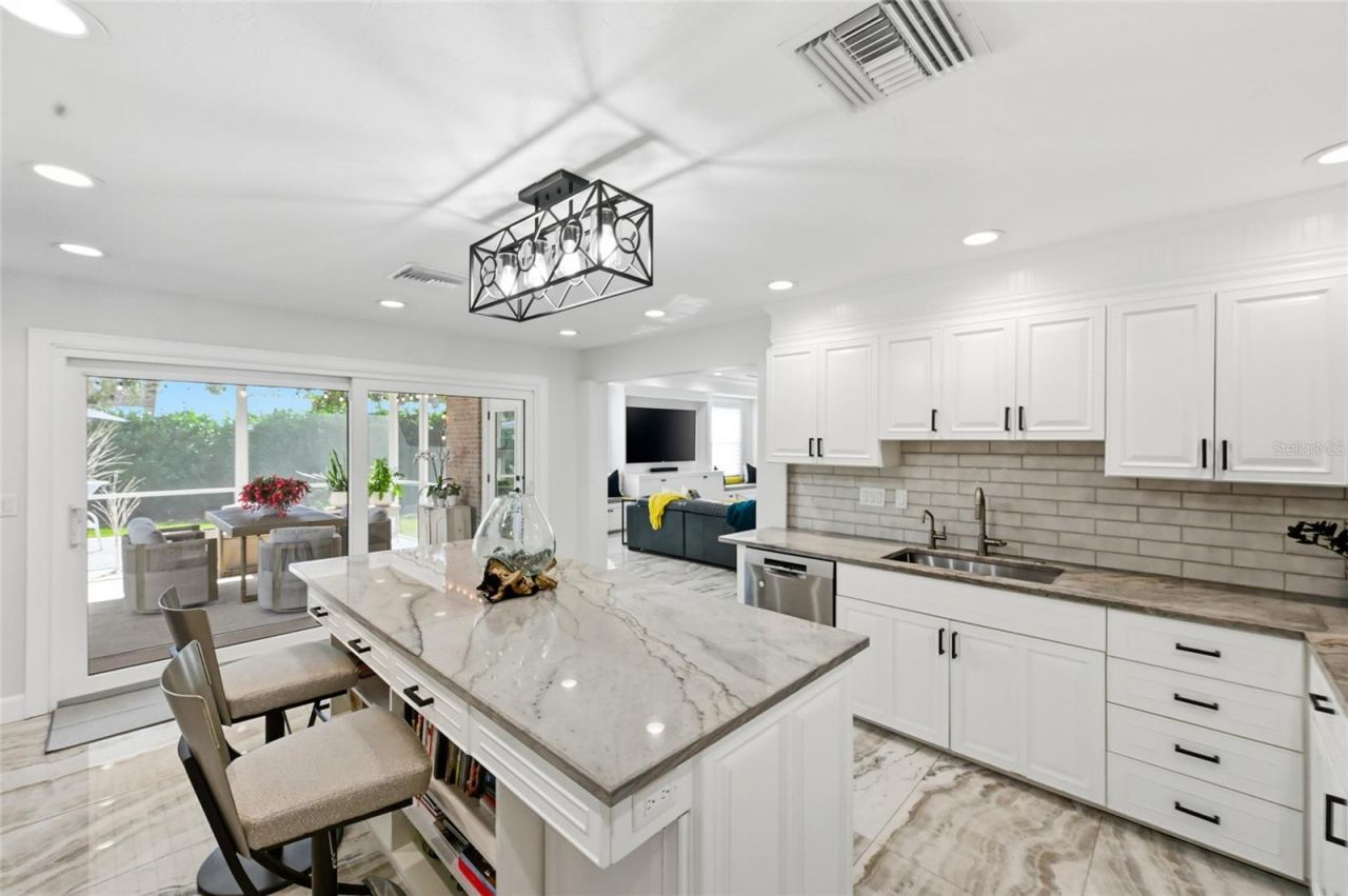 1307 Riverview Circle, Bradenton, FL 34209 Photo