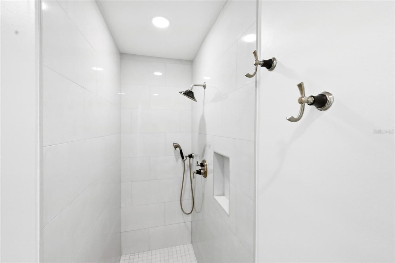 1307 Riverview Circle, Bradenton, FL 34209 Photo