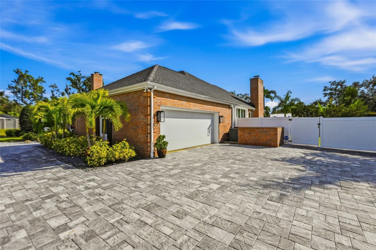 1307 Riverview Circle, Bradenton, FL 34209 Photo