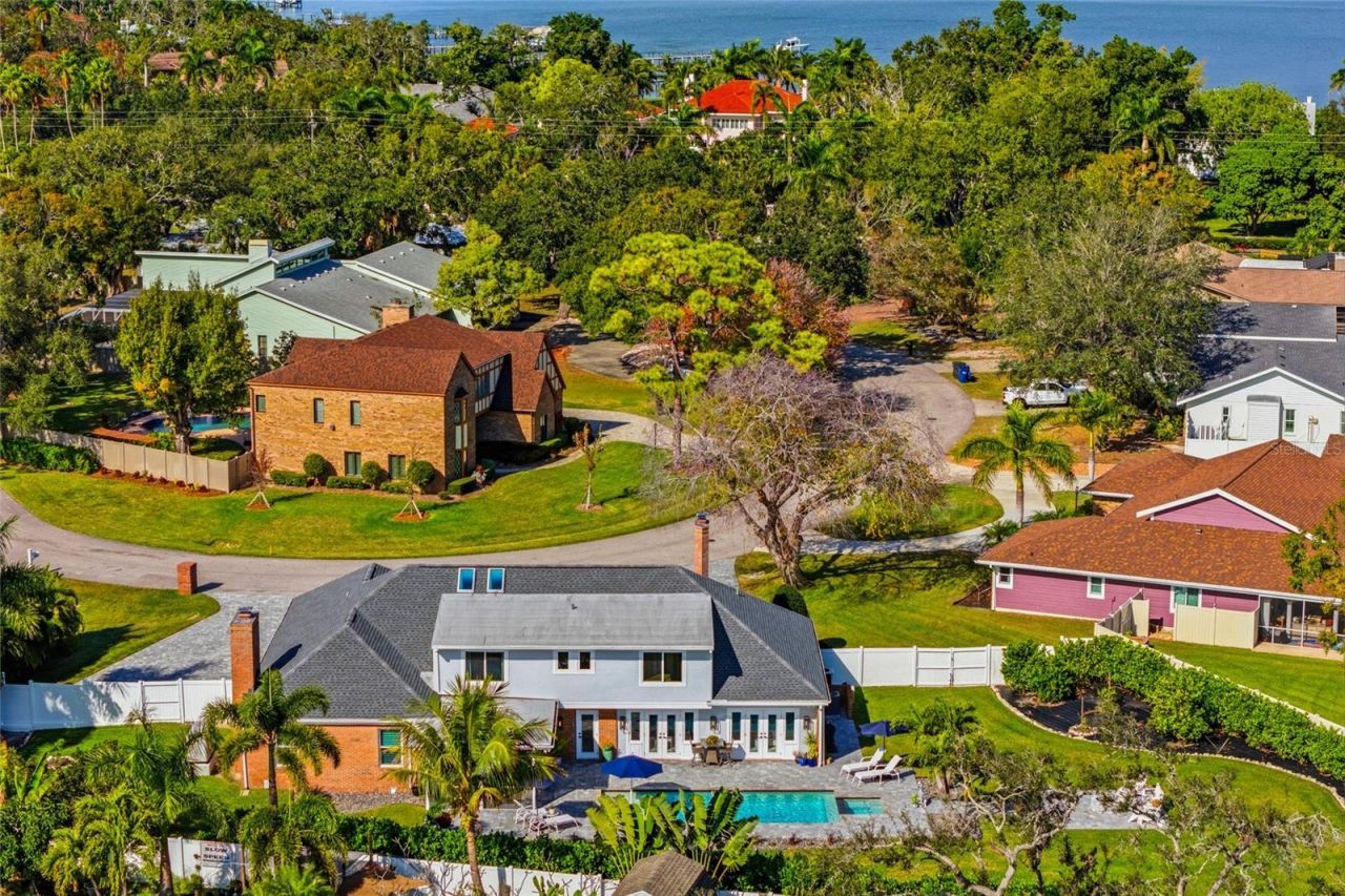 1307 Riverview Circle, Bradenton, FL 34209 Photo