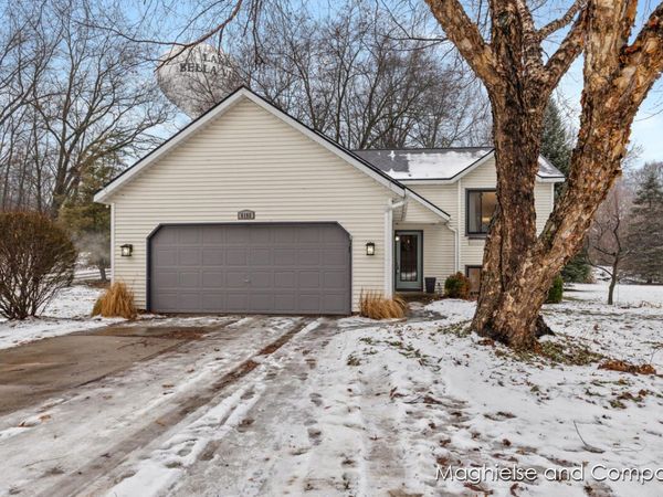 6165 Arroyo Vista Drive NE, Rockford, MI 49341