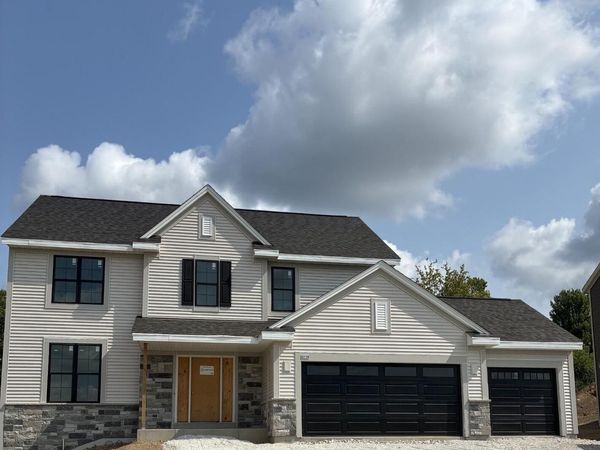 3716 Oakmont TRAIL, Waukesha, WI 53188