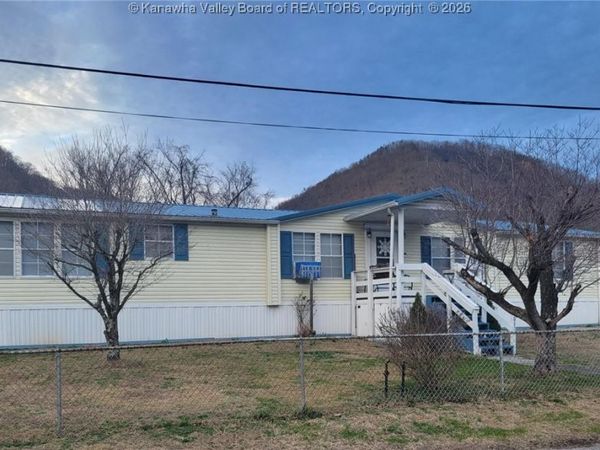 1010 Kanawha Street, Hansford, WV 25103