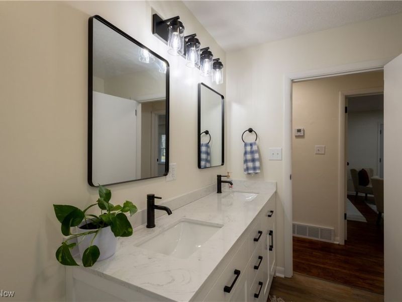 12966 Edison Street NE, Alliance, OH 44601 Photo 11