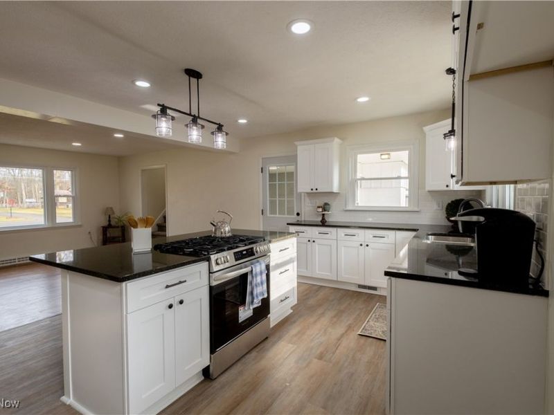 12966 Edison Street NE, Alliance, OH 44601 Photo 8