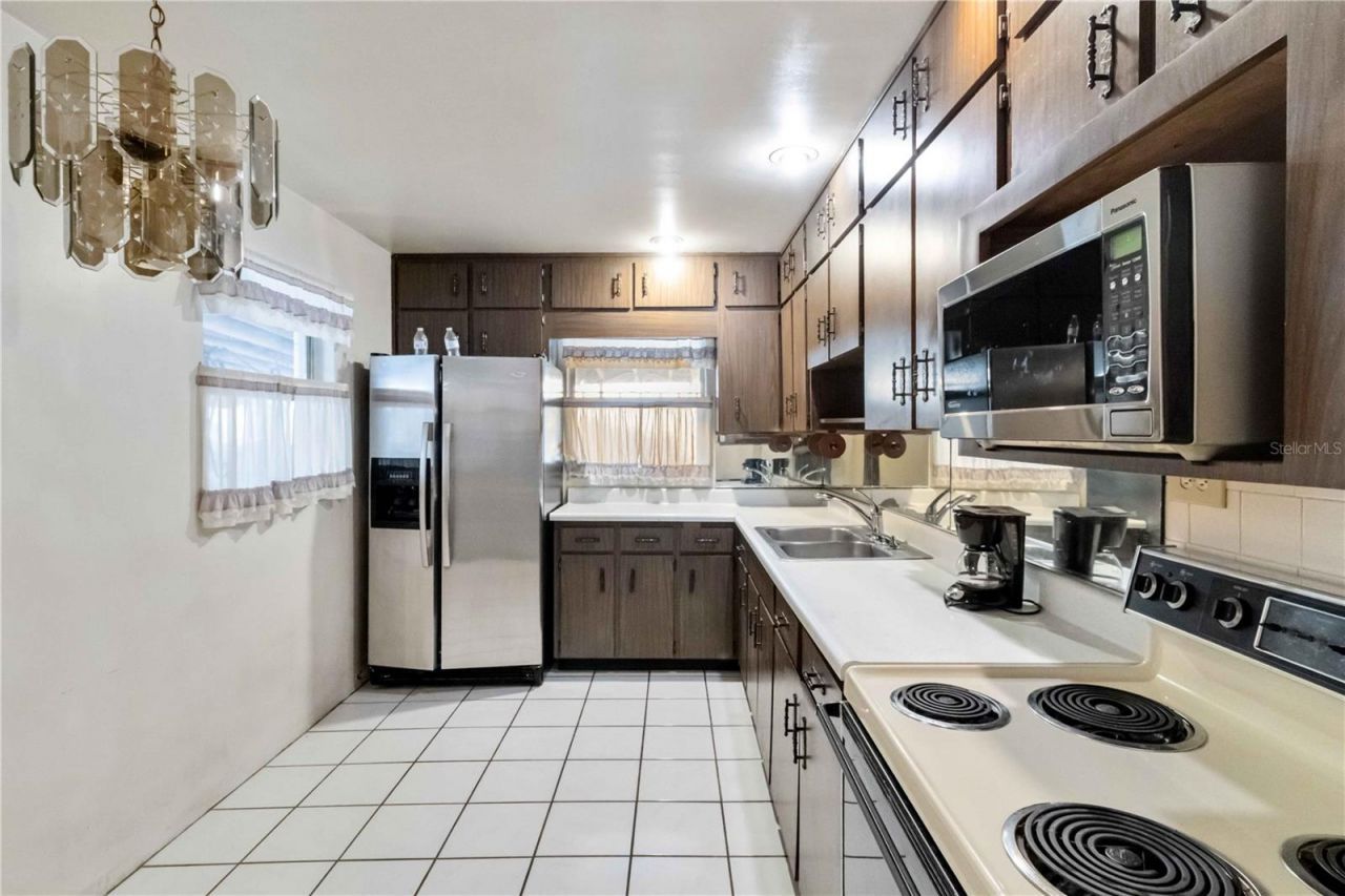 2529 W Crest Avenue, Tampa, FL 33614 Photo