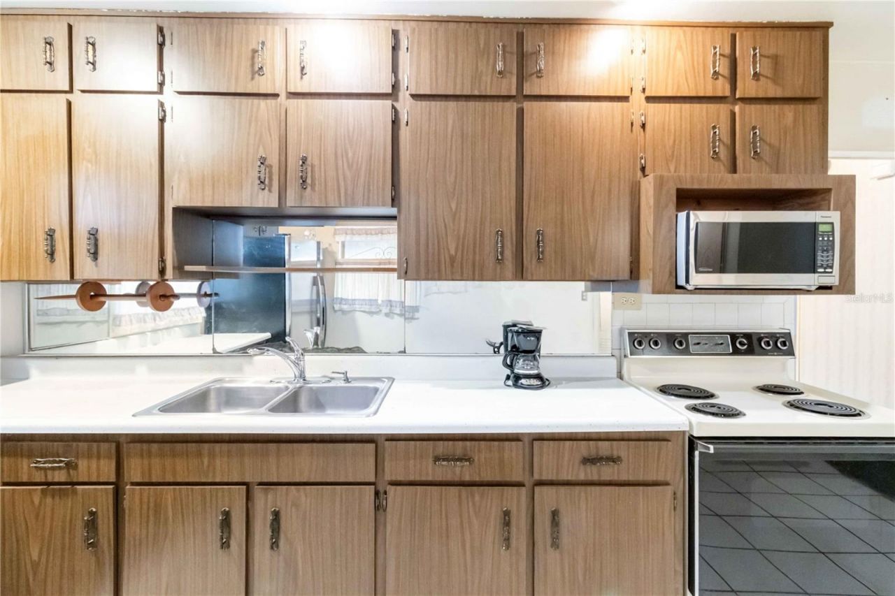 2529 W Crest Avenue, Tampa, FL 33614 Photo