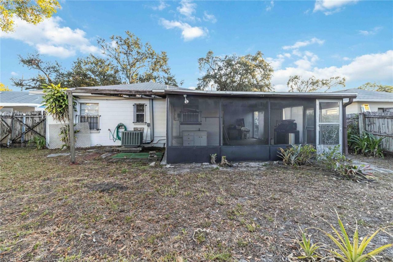 2529 W Crest Avenue, Tampa, FL 33614 Photo