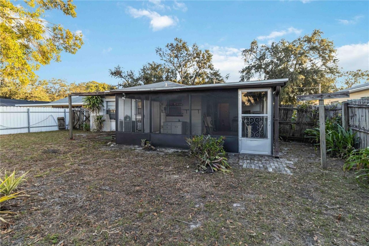 2529 W Crest Avenue, Tampa, FL 33614 Photo