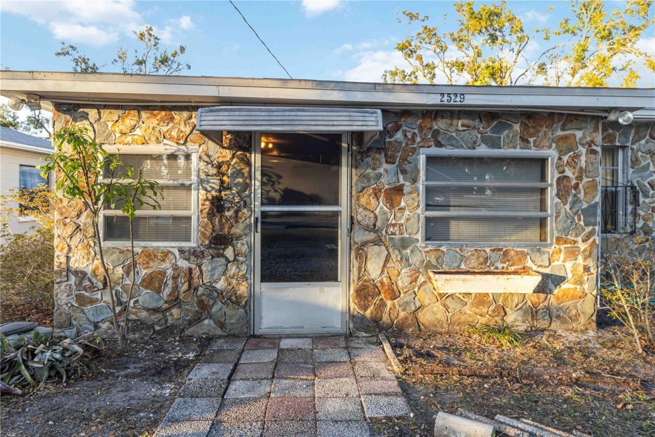 2529 W Crest Avenue, Tampa, FL 33614 Photo