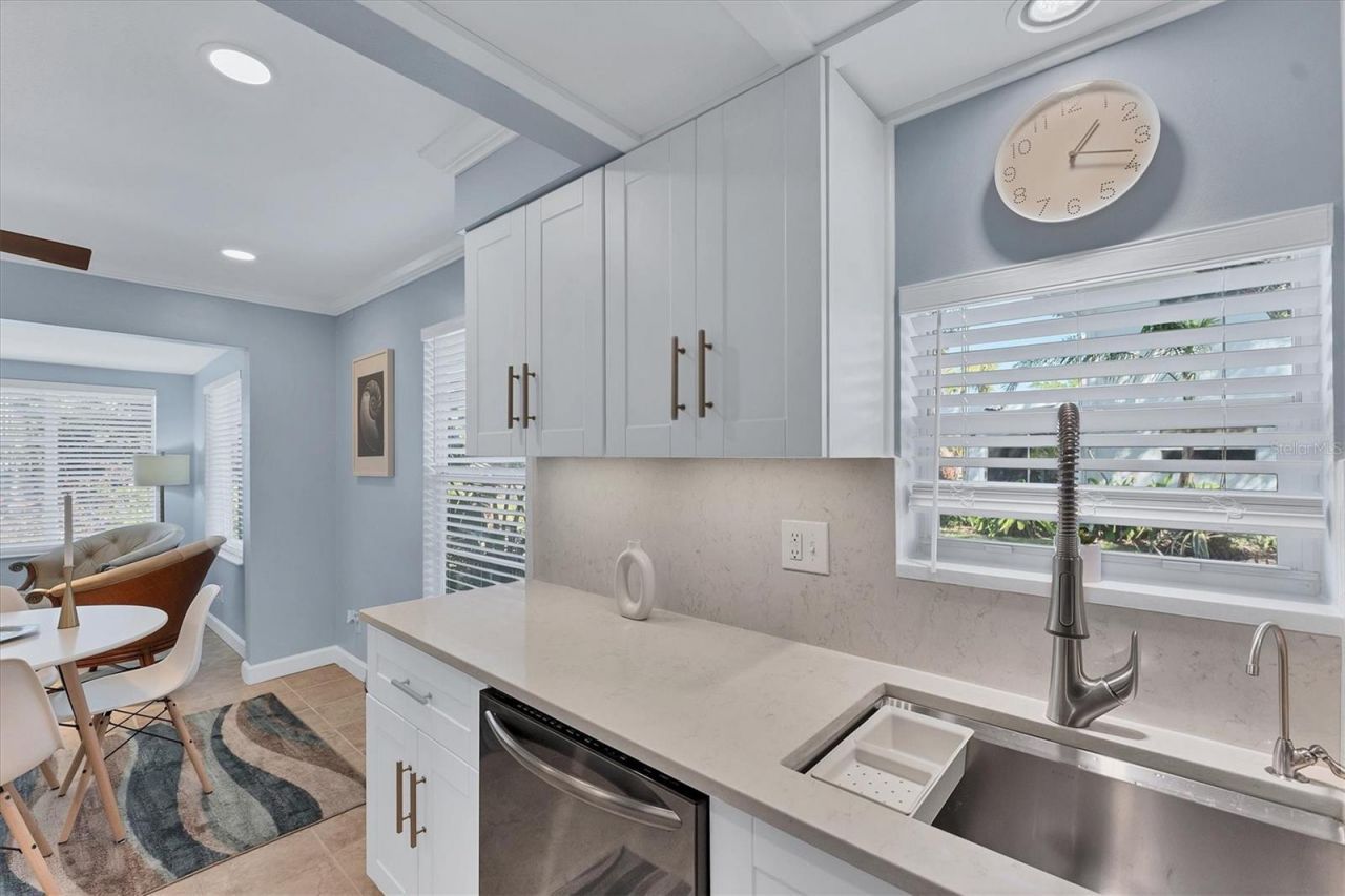 527 Sutton Place, Longboat Key, FL 34228 Photo