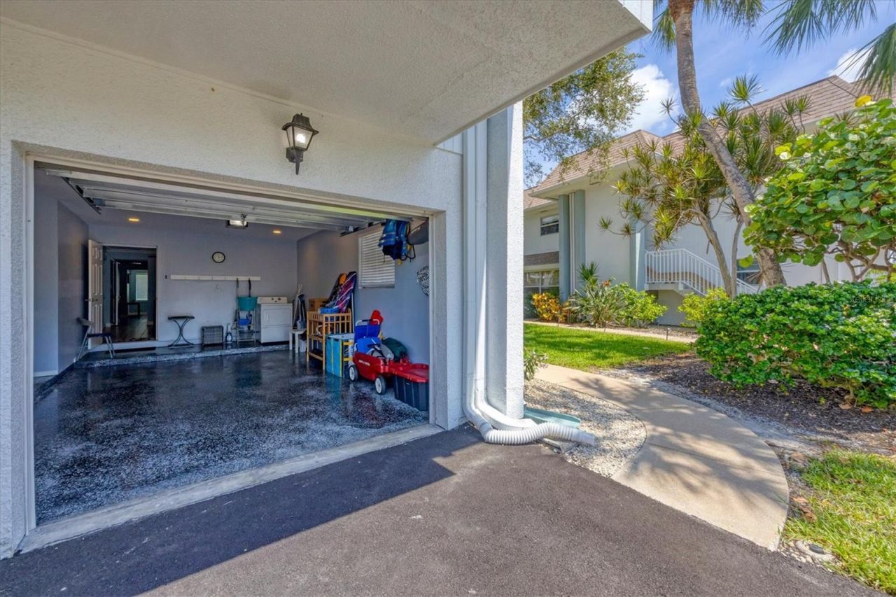 527 Sutton Place, Longboat Key, FL 34228 Photo