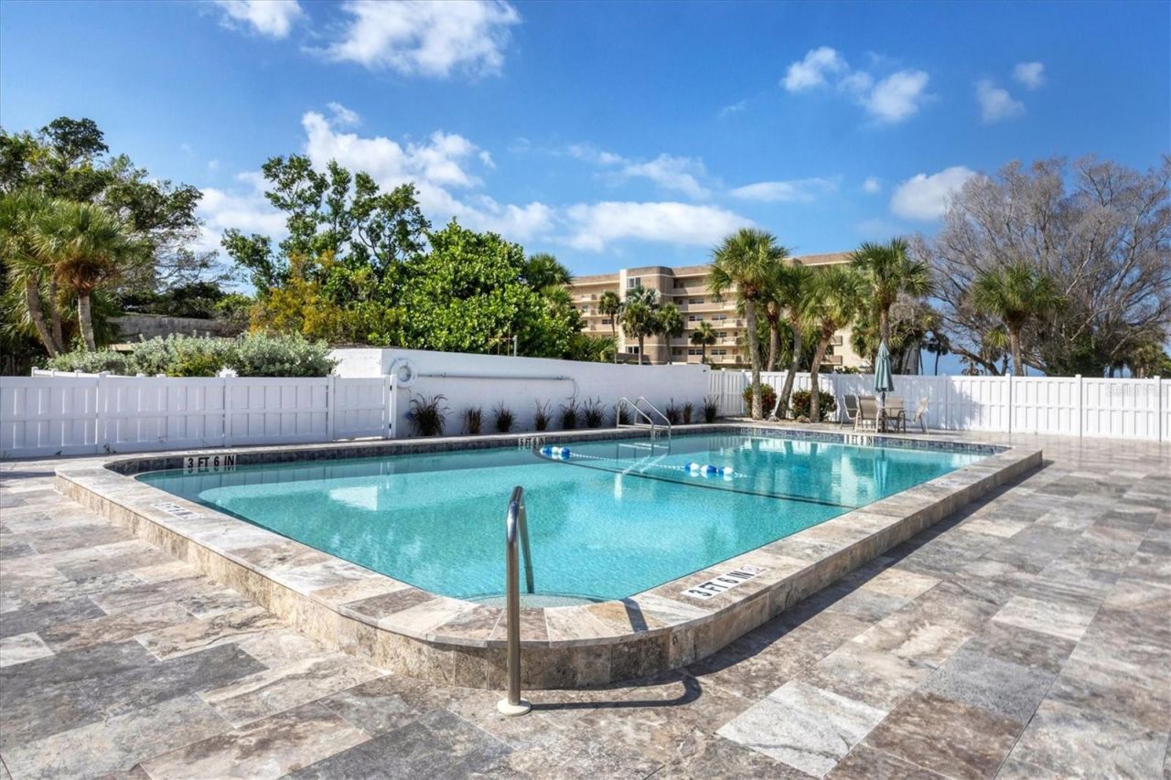 527 Sutton Place, Longboat Key, FL 34228 Photo