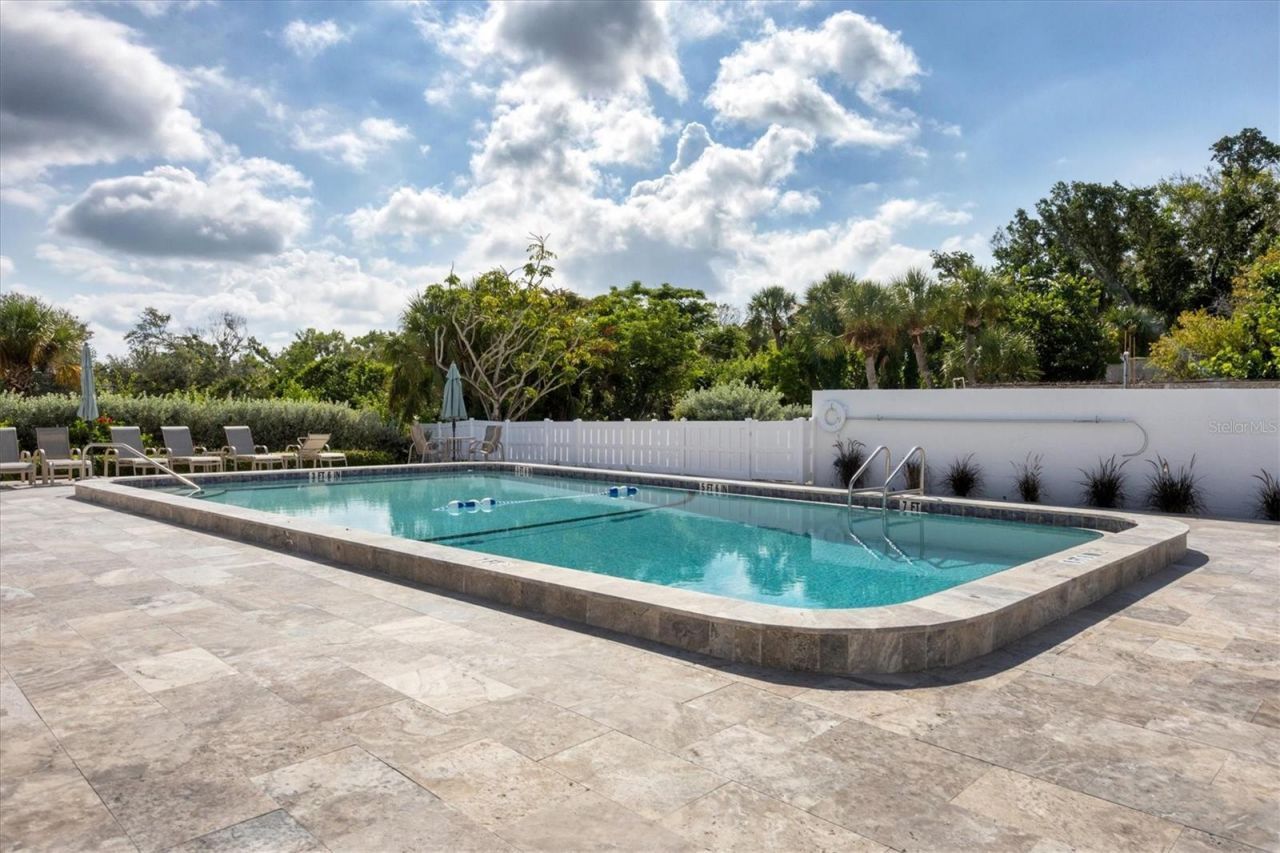 527 Sutton Place, Longboat Key, FL 34228 Photo