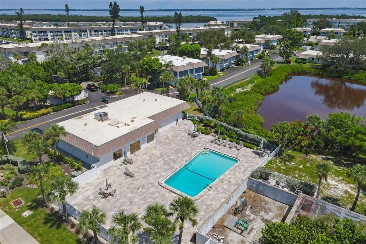 527 Sutton Place, Longboat Key, FL 34228 Photo