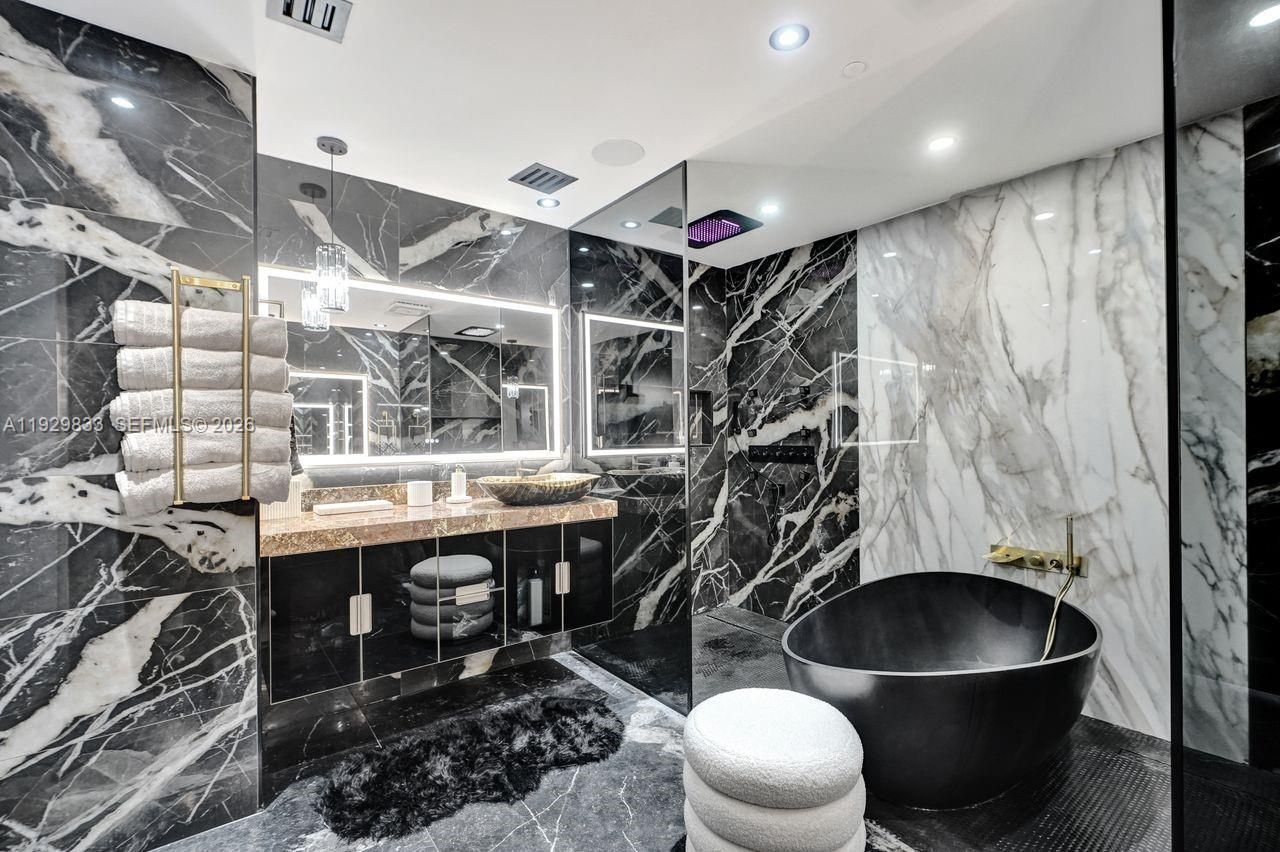 3300 NE 188th St, Unit 210, Aventura, FL 33180 Photo