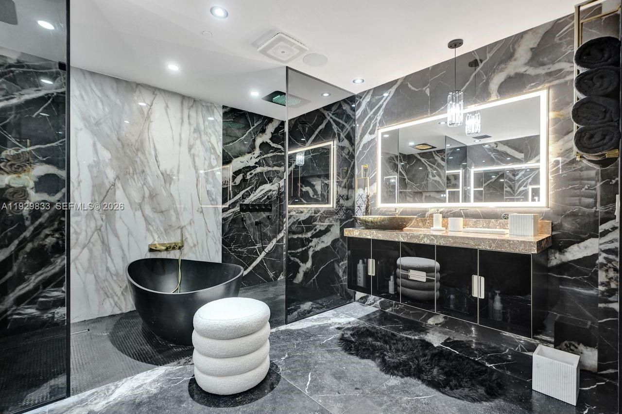 3300 NE 188th St, Unit 210, Aventura, FL 33180 Photo