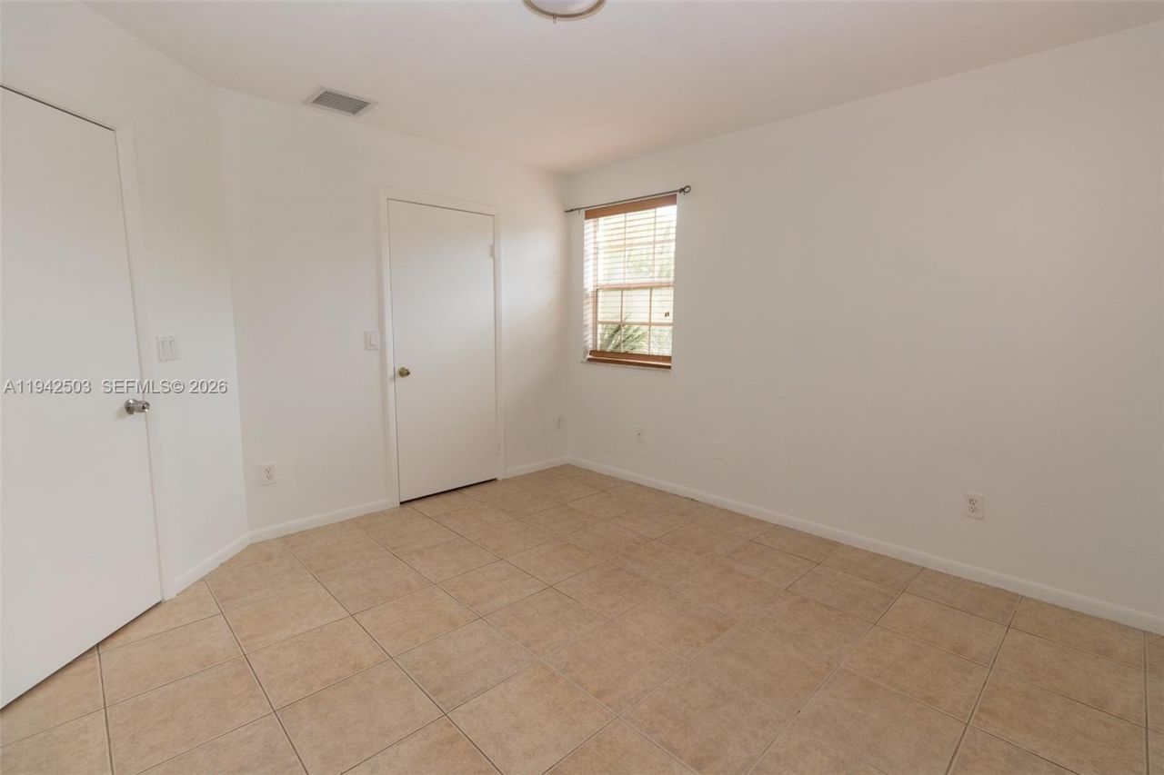 18328 NW 68th Ave, Unit P, Hialeah, FL 33015 Photo