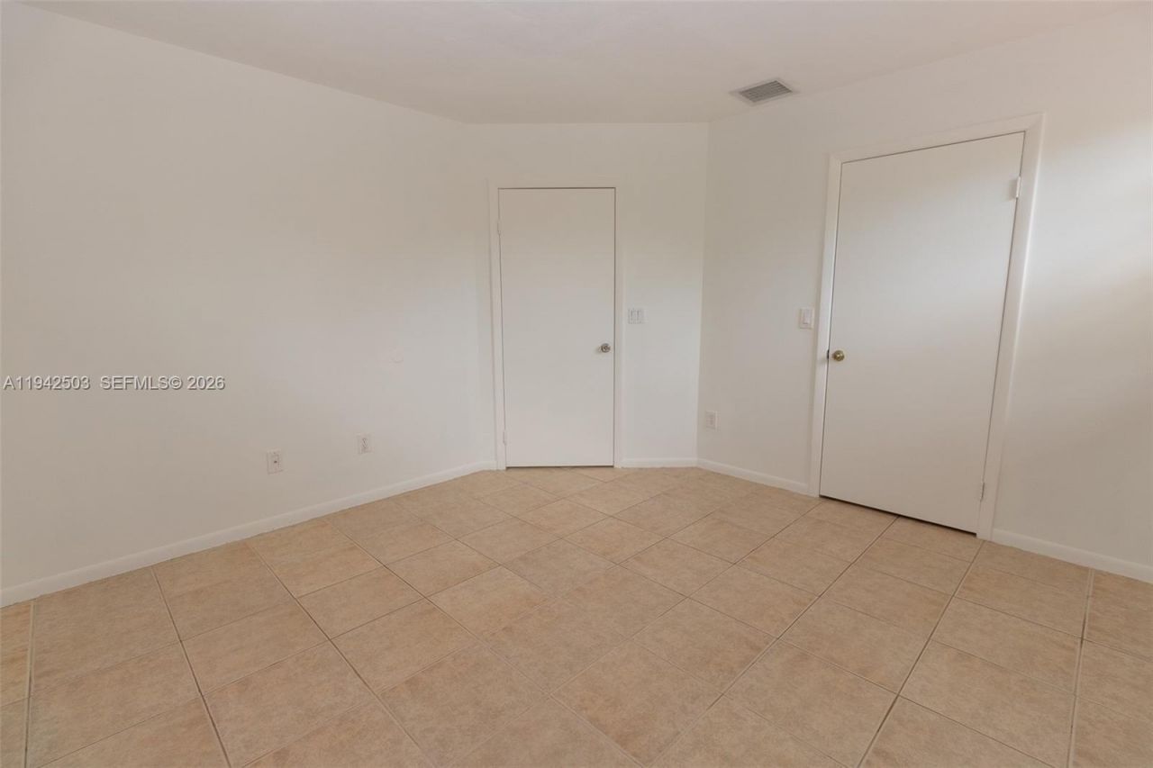 18328 NW 68th Ave, Unit P, Hialeah, FL 33015 Photo