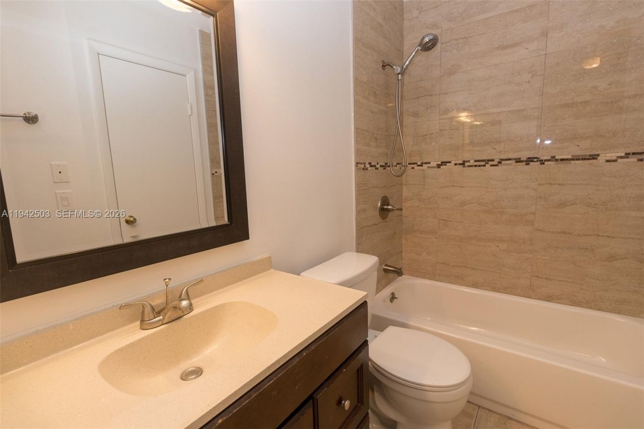 18328 NW 68th Ave, Unit P, Hialeah, FL 33015 Photo