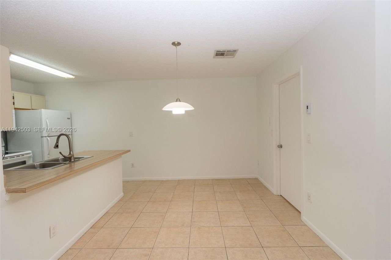18328 NW 68th Ave, Unit P, Hialeah, FL 33015 Photo