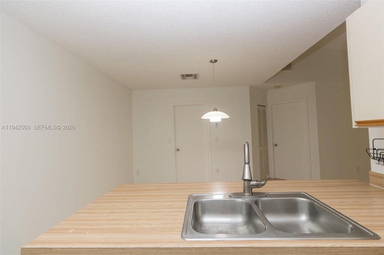 18328 NW 68th Ave, Unit P, Hialeah, FL 33015 Photo