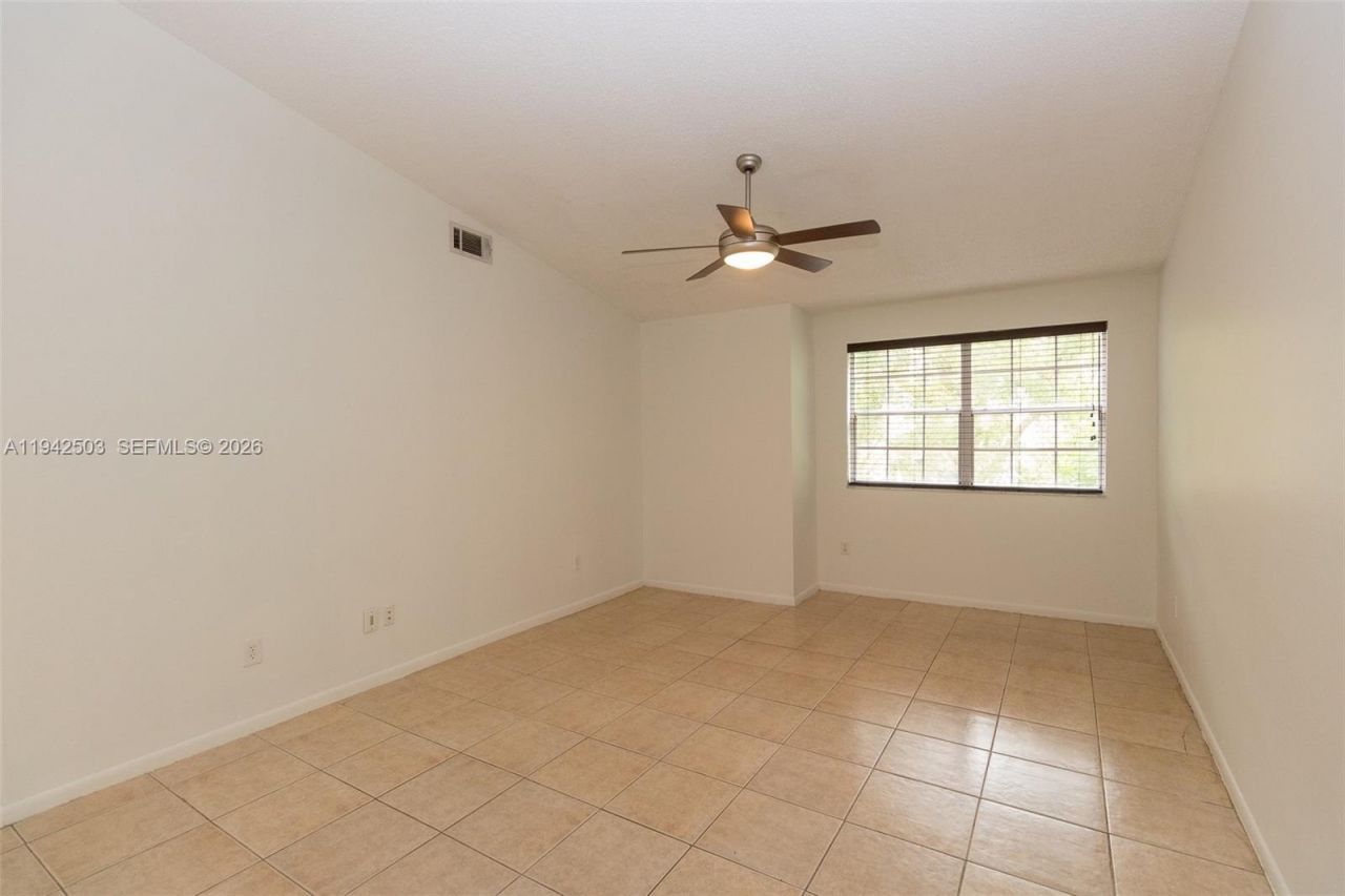 18328 NW 68th Ave, Unit P, Hialeah, FL 33015 Photo