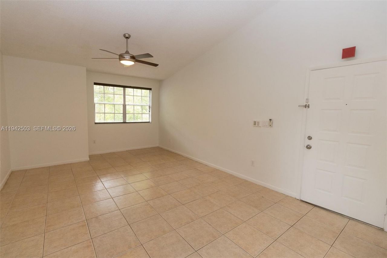18328 NW 68th Ave, Unit P, Hialeah, FL 33015 Photo