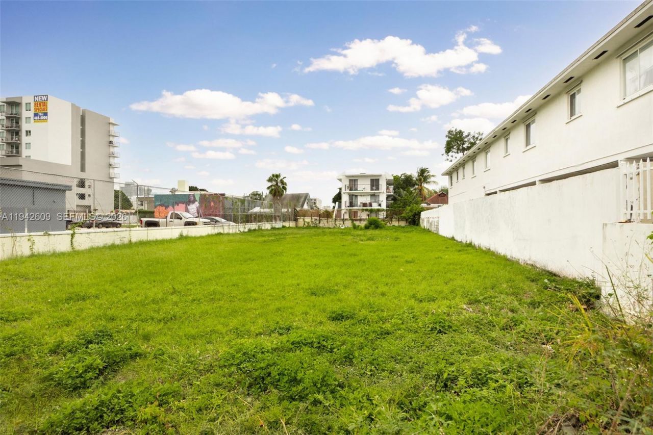 818 NW 3rd St, Miami, FL 33128 Photo