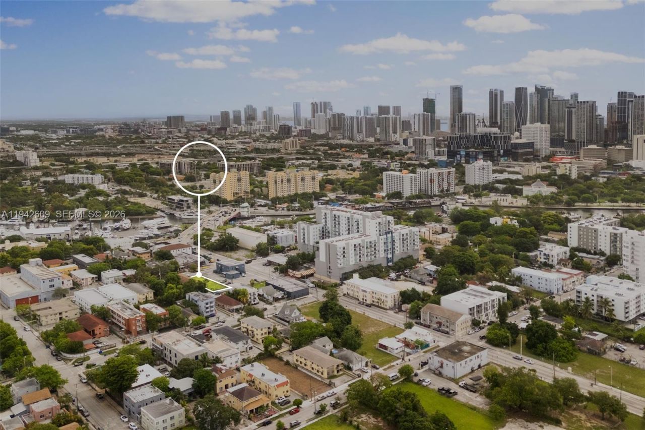 818 NW 3rd St, Miami, FL 33128 Photo