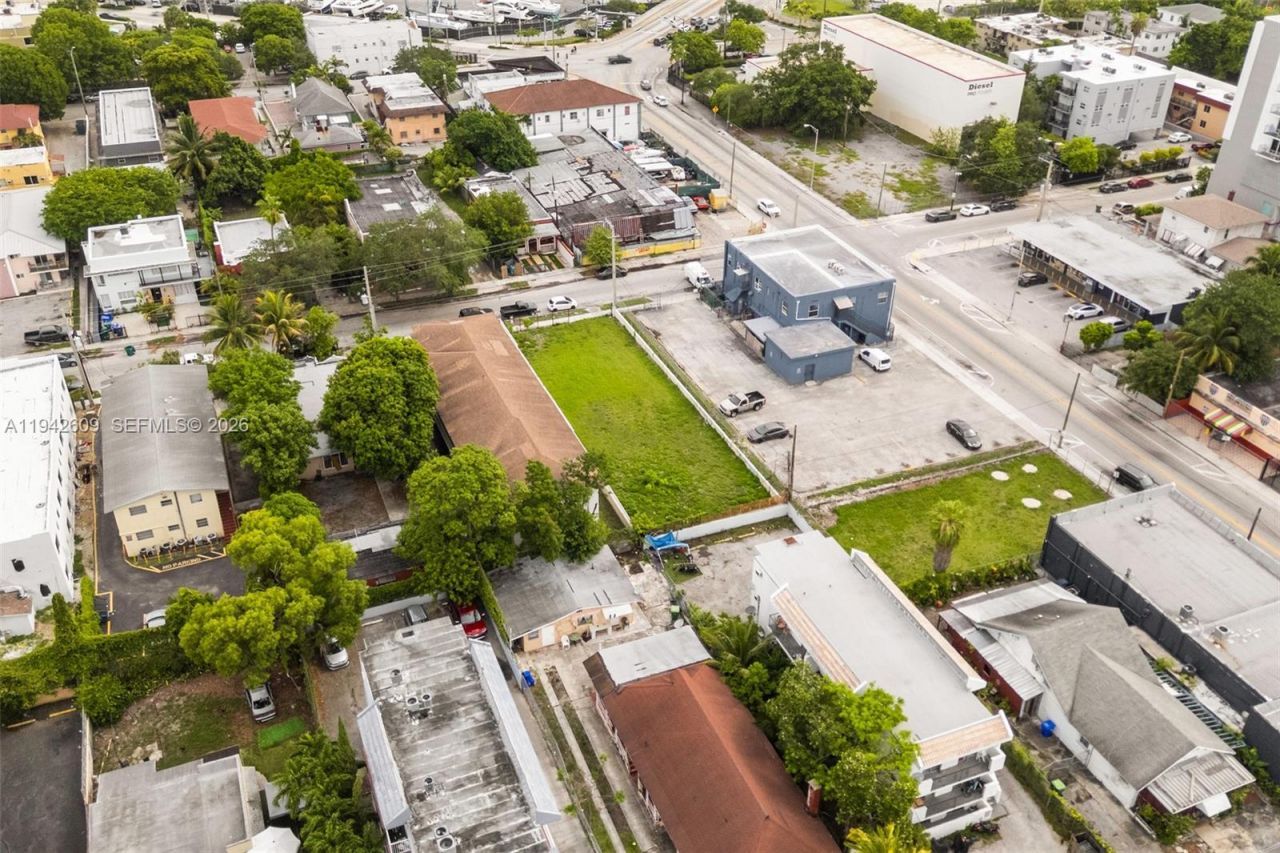 818 NW 3rd St, Miami, FL 33128 Photo