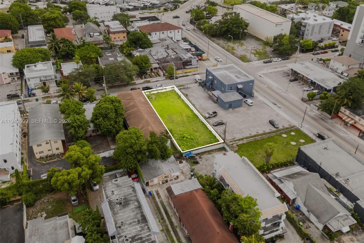 818 NW 3rd St, Miami, FL 33128 Photo