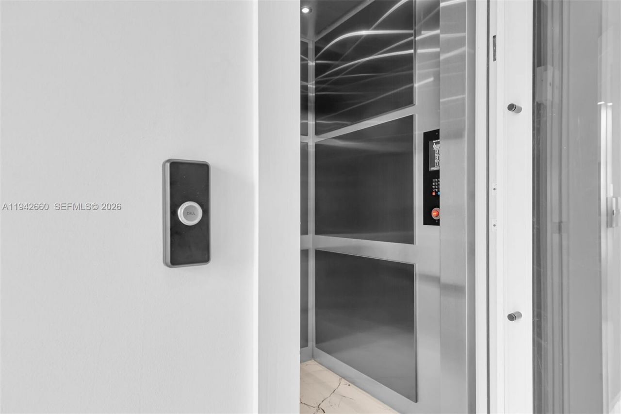 141 Grassy Rd , Key Largo, FL 33037 Photo