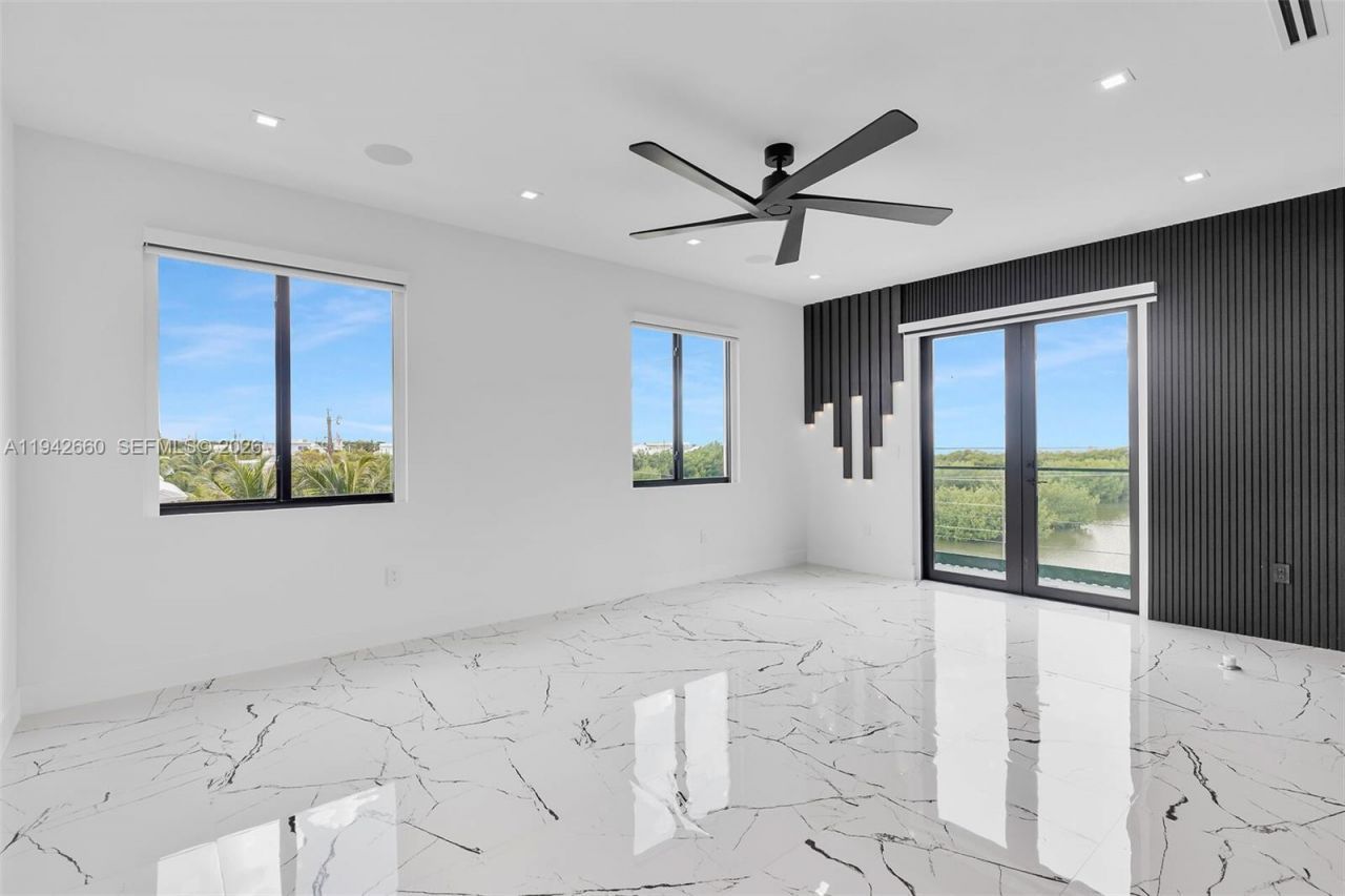 141 Grassy Rd , Key Largo, FL 33037 Photo